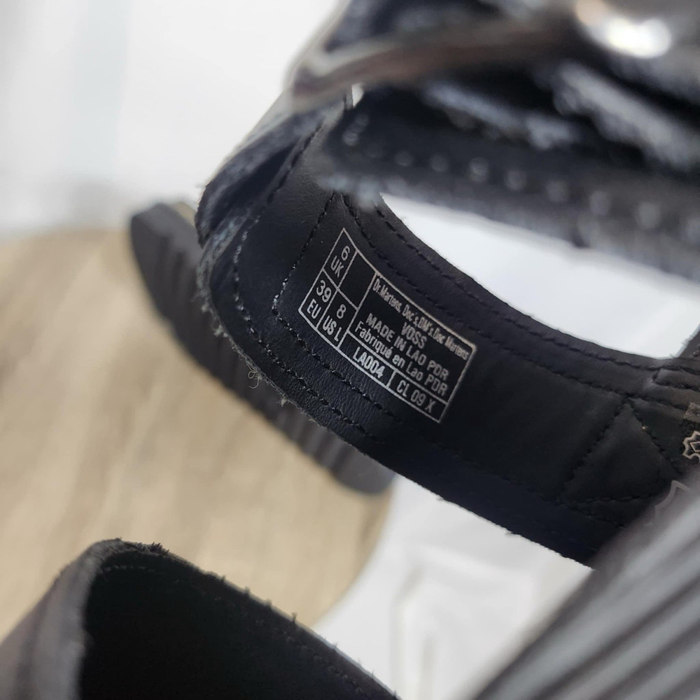 Dr. Martens Womens Size 8 Voss Hydro Leather Platform Sandals Black Buckled - Picture 10 of 11